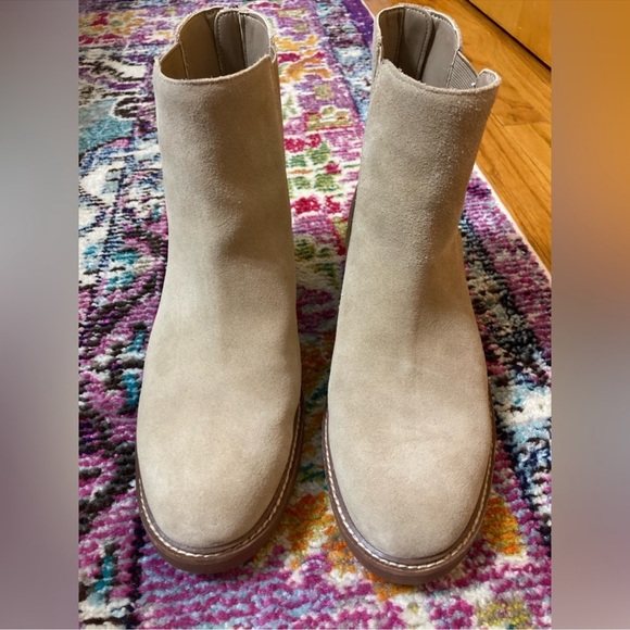 VEUC worn 2x 9.5Vince Camuto Suede Kelivena Tortilla Boots - Picture 3 of 9